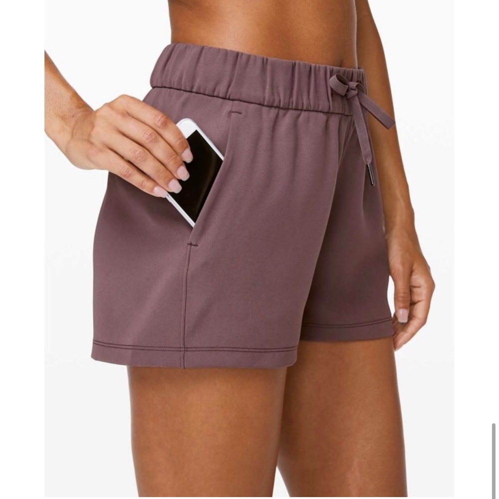 Lululemon On The Fly Short *Woven *2.5" Cherry Cola Sz 4